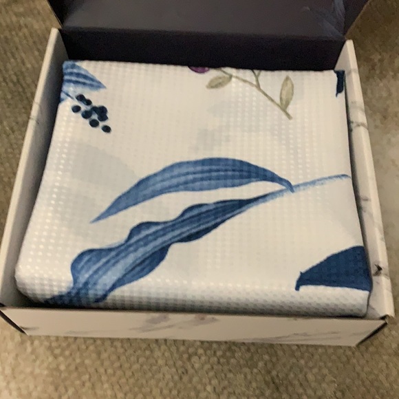 Shower Curtain Set NIB - Picture 5 of 8